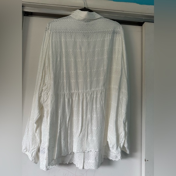 torrid White Eyelet Button-Up Shirt - Picture 3 of 3